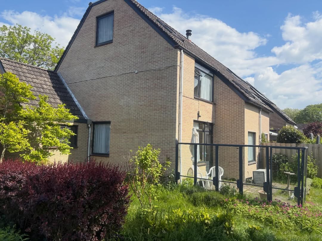 Schilder LpL onderhoud aan het werk in Voorburg